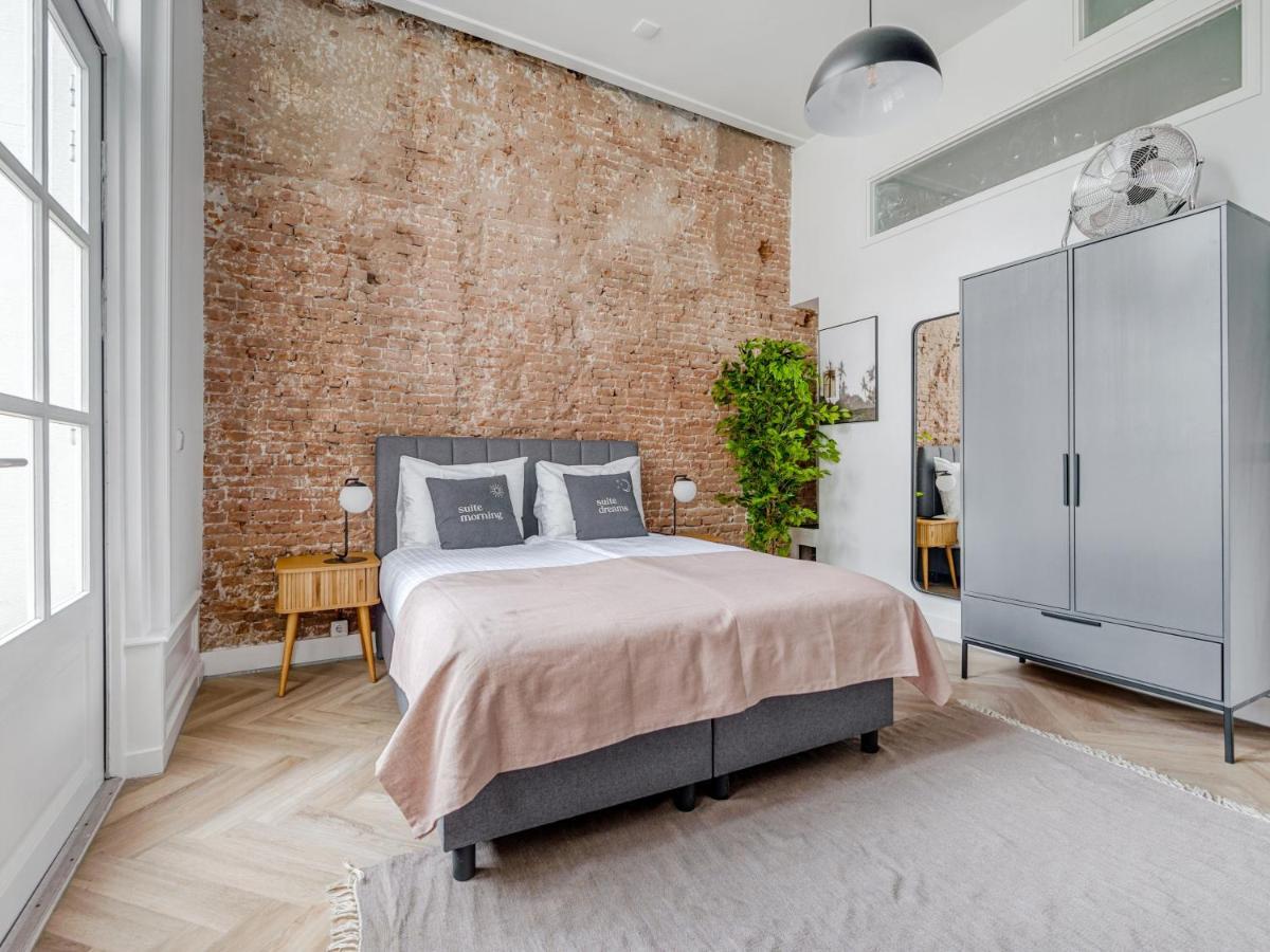 Zimmer mit Queensize-Bett und Balkon